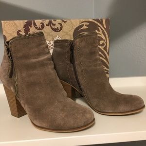 Limelight Kendra Booties Taupe   9.5 M 3.5” heels